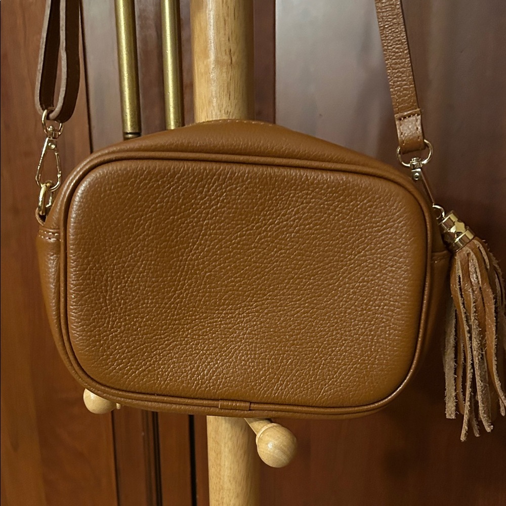 Elegant English Tan Leather Camera Bag